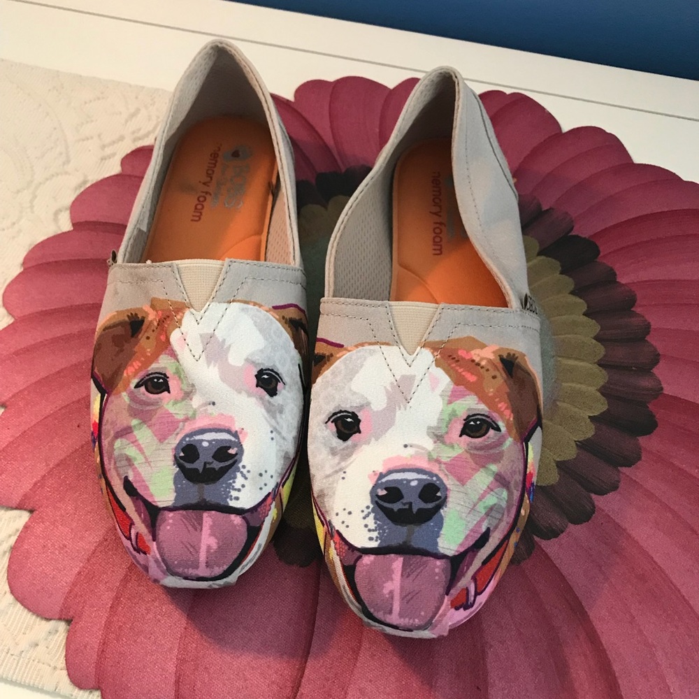 Bob’s shoes with painted picture of a dog.